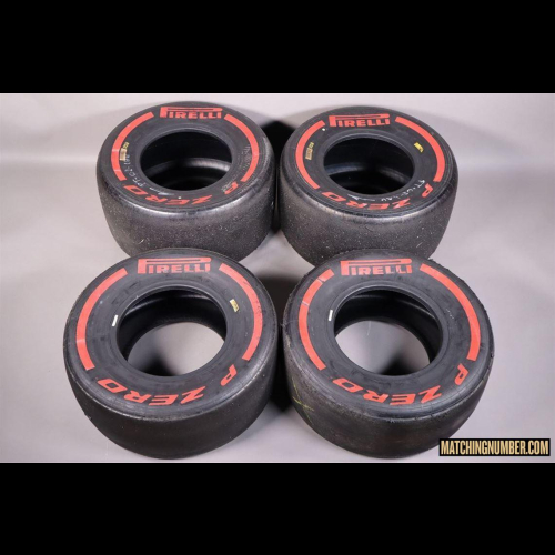 Set di pneumatici Formula 1 Pirelli rosso / Mescola Soft